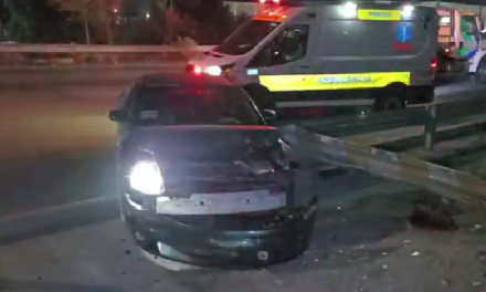 Saltillo: Viga metálica frena su carrera, ebrio abandonó su vehículo