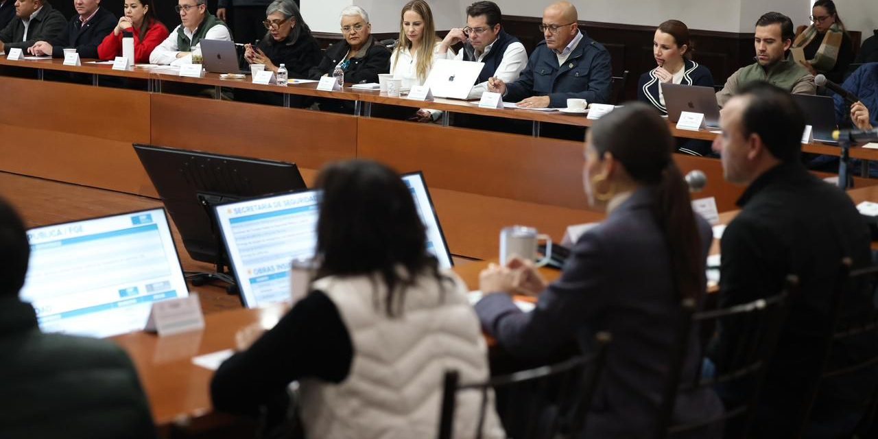 Manolo Jiménez sostiene la primera reunión de gabinete de 2026