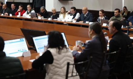 Manolo Jiménez sostiene la primera reunión de gabinete de 2026