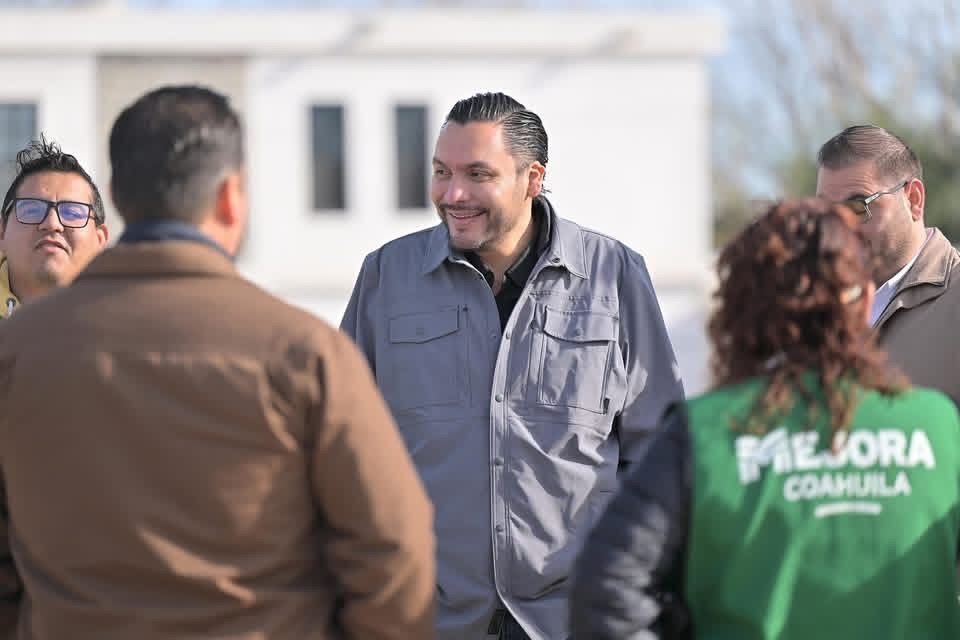 Carlos Villarreal supervisa construcción de nueva escuela