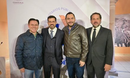 Carlos Villarreal asiste a la toma de protesta del Colegio de Notarios Públicos