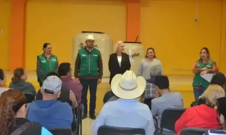 Entregan tinacos del programa Mejora Coahuila