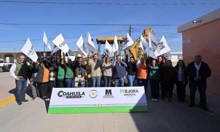 Carlos Villarreal supervisa y entrega obras en Monclova
