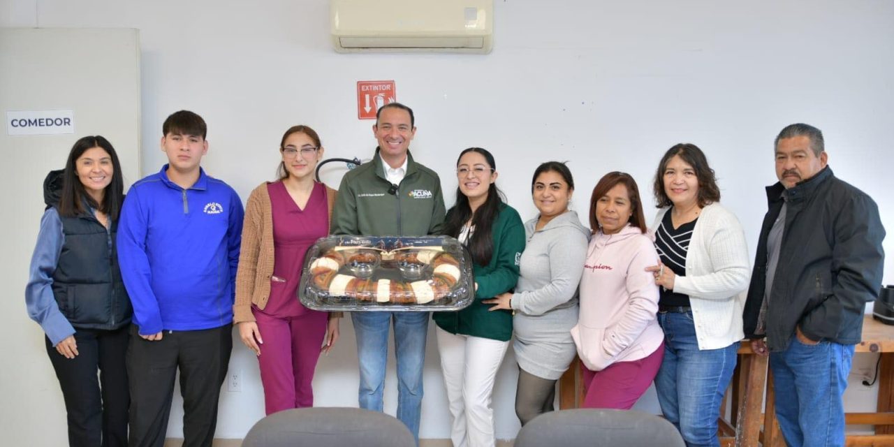 Celebra alcalde a personal de enfermería