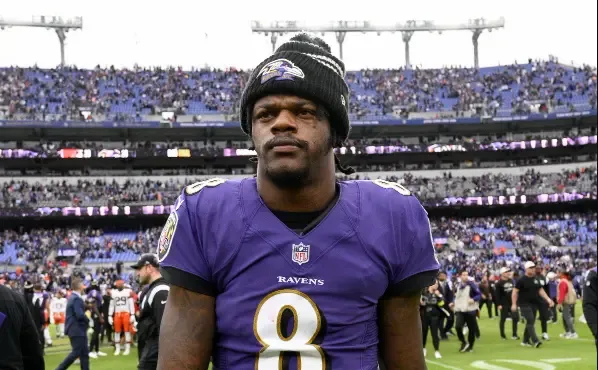 Ravens buscan nuevo acuerdo con Lamar Jackson antes de la agencia libre