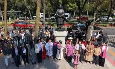 Claudia Sheinbaum devela esculturas en el Paseo de las Heroínas