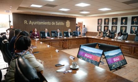 Javier Díaz firma compromiso en materia de derechos humanos
