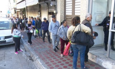 Acuden a cobrar la pensión correspondiente al primer bimestre