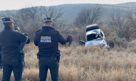 Conductor resulta gravemente lesionado tras volcadura en la carretera Saltillo–Torreón