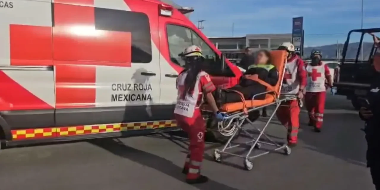 Saltillo:  Atropella a oficial de Tránsito y termina chocando