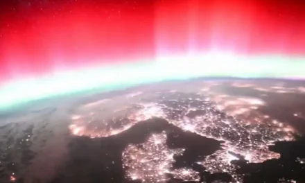 ¡Sorprendente! Astronauta capta una aurora boreal desde el espacio exterior (video)