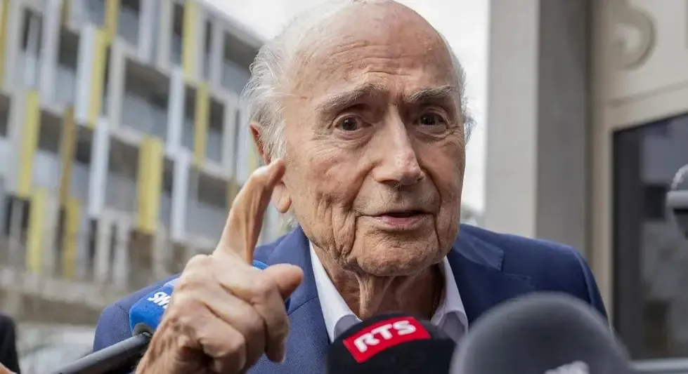 Blatter cuestiona formato y organización del Mundial 2026