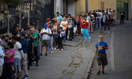 Caracas despierta sin Maduro, con calles vacías y filas en los supermercados