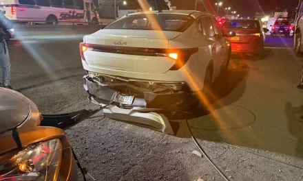 Cuatro vehículos participan en accidente sobre la carretera a Monterrey