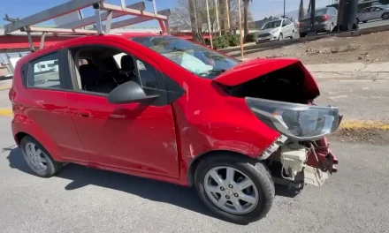 Choque deja cuantiosos daños en el Periférico y Lafragua.