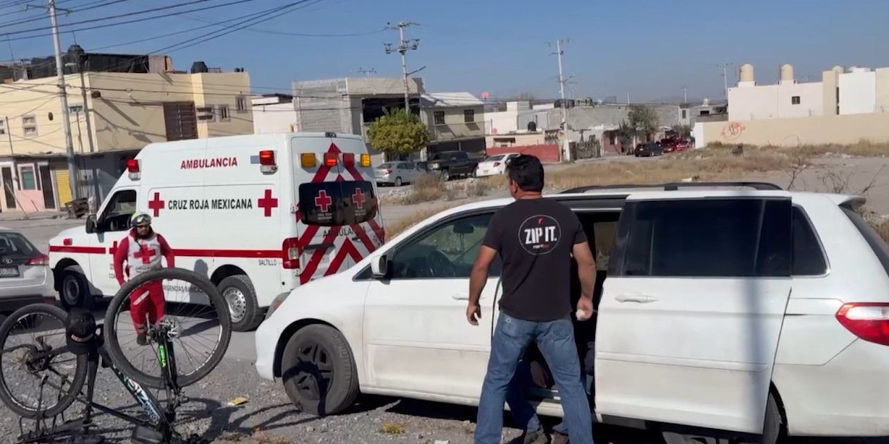 Ciclista resulta lesionado en accidente en el bulevar Jesús Valdez Sánchez