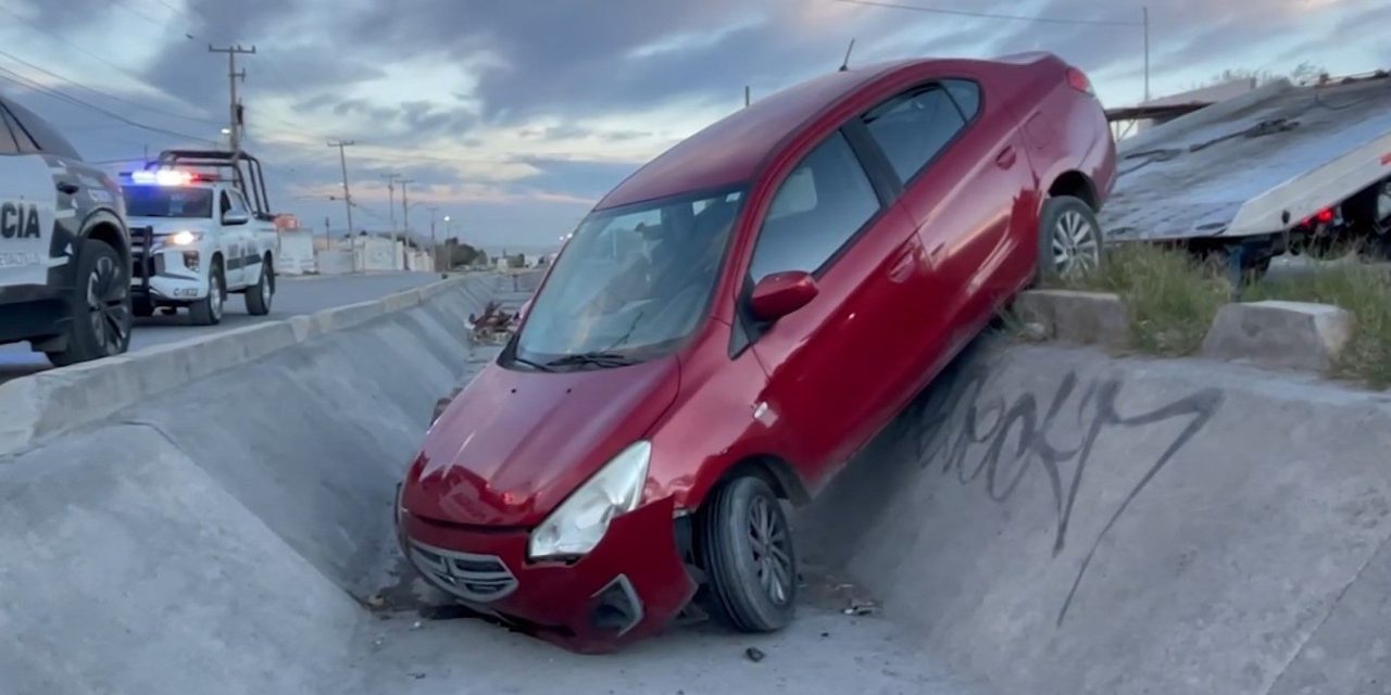 Conductor cae a canal pluvial en la colonia Puerta del Oriente