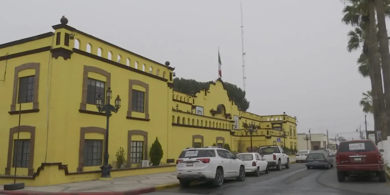 Cumplen comerciantes con refrendo anual en Ramos Arizpe