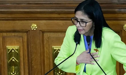 Delcy Rodríguez exige política ‘con V de Venezuela’ y rechaza la tutela de Washington tras el ataque militar