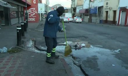Saltillo: En lamentables condiciones banquetas de la calle Pérez Treviño
