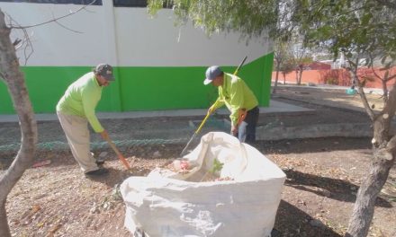 Fortalece alcalde Centros Comunitarios con acciones de limpieza y deshierbe