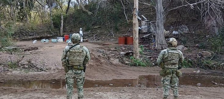 Desmantelan laboratorio y bodega de drogas sintéticas en Sinaloa
