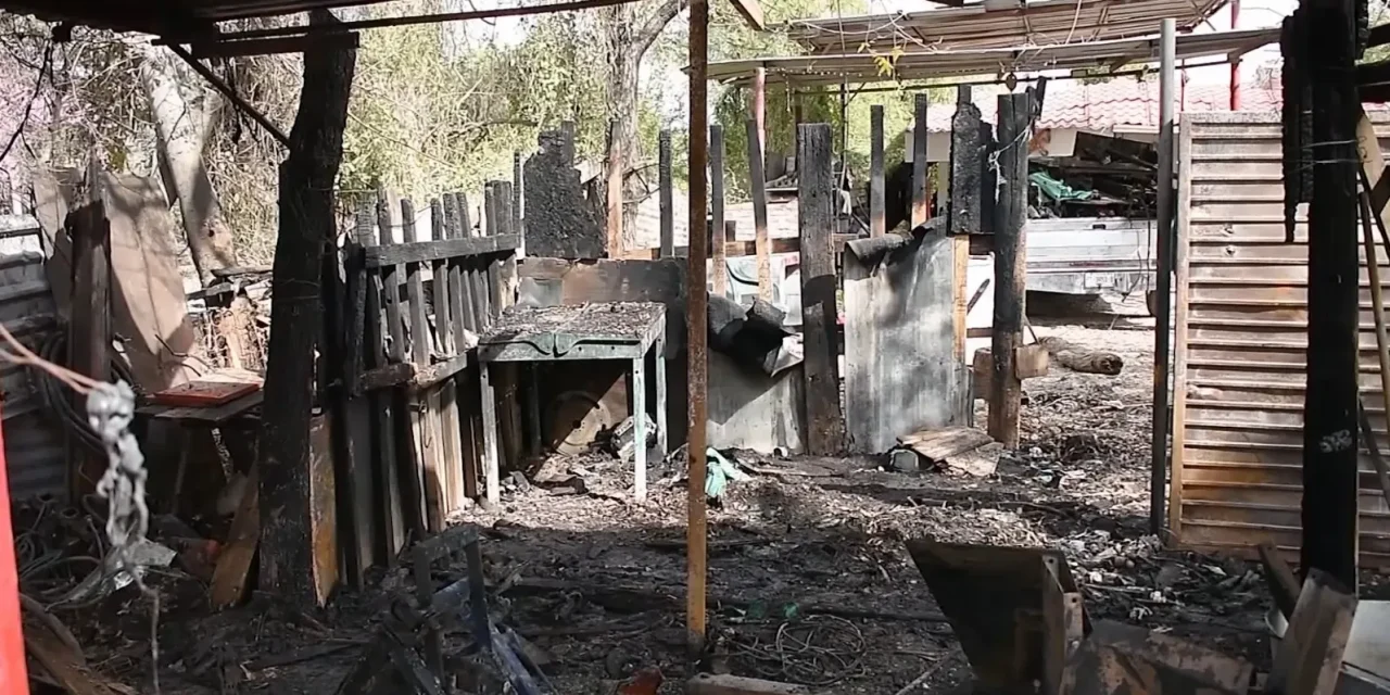 Incendio consume taller mecánico en Monclova