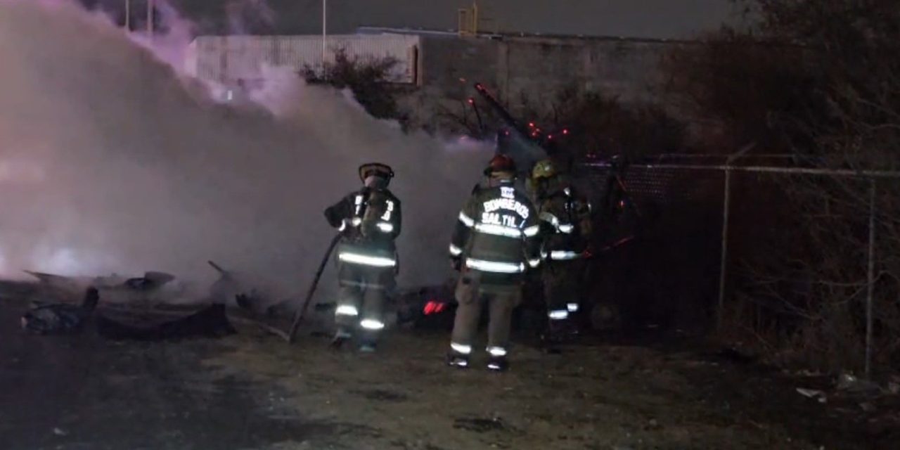 Incendio consume vulcanizadora improvisada  en Saltillo