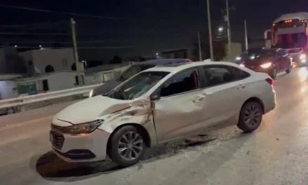 Joven conductor provoca choque por exceso de velocidad en Saltillo