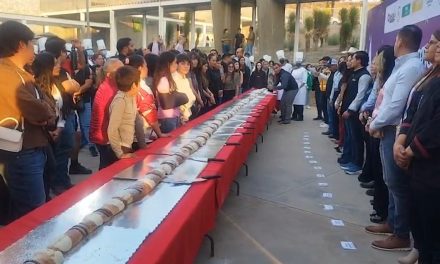 Jóvenes disfrutan ‘Rosca de Gigantes’ elaborada por alumnos de la Universidad Vizcaya