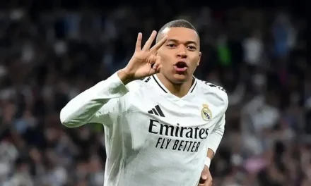 Mbappé cierra filas con Vinícius tras abucheos en el Bernabéu