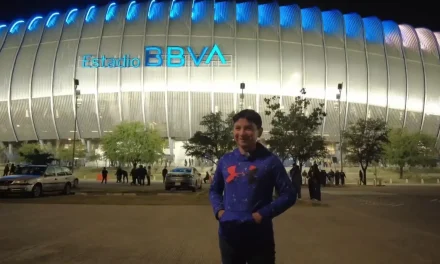 Llevó Javier Díaz a 160 saltillenses al Juego de Leyendas en el Estadio BBVA