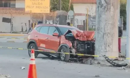 Joven muere al estrellar su camioneta contra torre de alta tensión en Monterrey