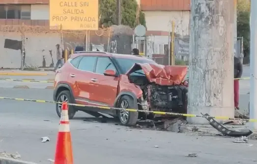 Joven muere al estrellar su camioneta contra torre de alta tensión en Monterrey