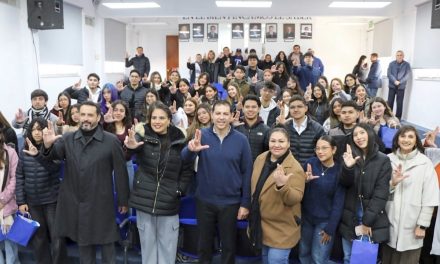 Rector UAdeC da bienvenida a nuevos alumnos de la Facultad de Odontología