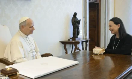 El papa León XIV recibe a María Corina Machado en el Vaticano tras la captura de Maduro