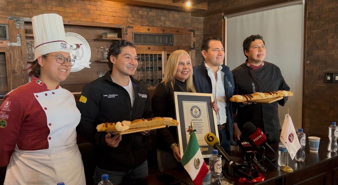 Elaboran en Saltillo rosca de reyes de un kilómetro de longitud