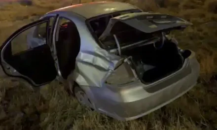 Conductor se sale del camino y sufre una volcadura en Saltillo