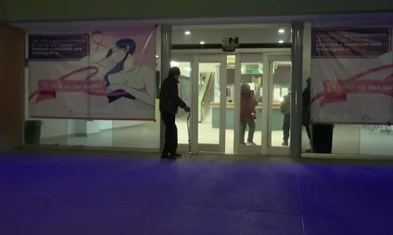 Saltillo:  Se tocan el corazón en el IMSS y dejan pasar a pacientes por el frío