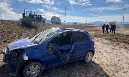 Volcadura deja a un hombre gravemente lesionado en la carretera Monclova