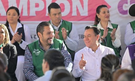 Carlos Villarreal encabeza campaña de vacunación contra el sarampión