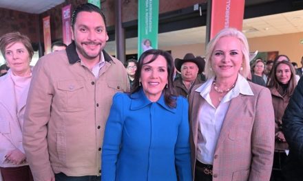 Carlos Villarreal acompañó a la señora Liliana Salinas en su Informe