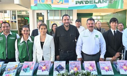 Carlos Villarreal entrega material escolar y minisplits en el Conalep