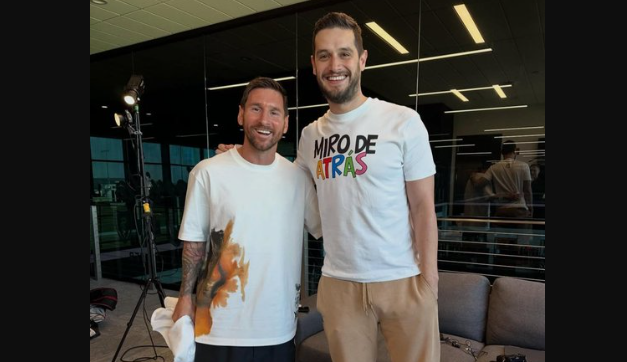 Adrián Marcelo se encuentra con Lionel Messi durante grabación de podcast