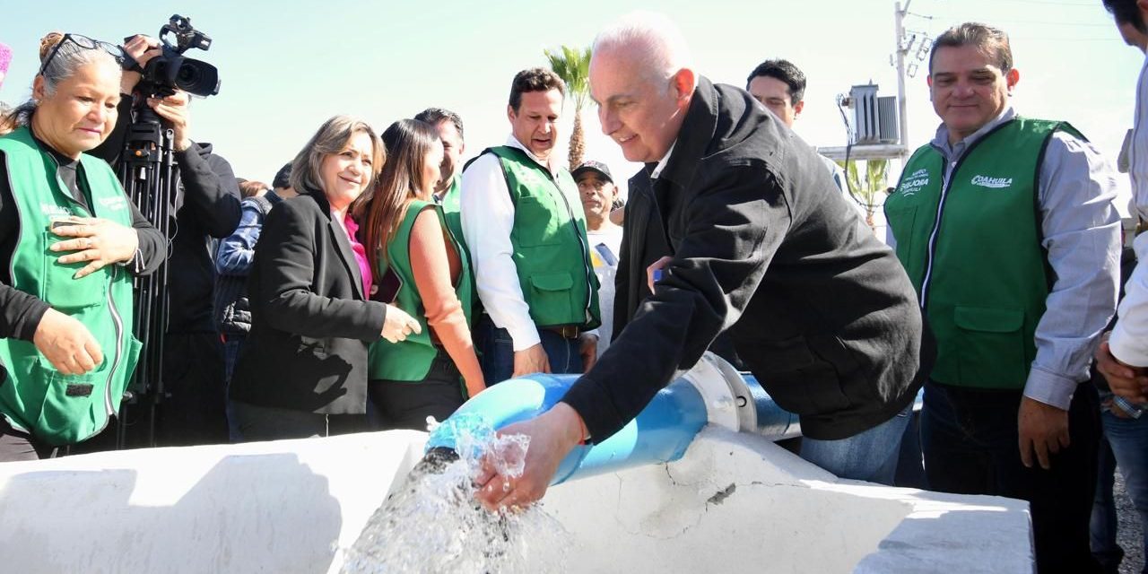 Román Cepeda entrega pozo de agua en Villas Universidad