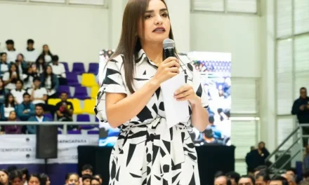 Grecia Quiroz denuncia intento de censura y enjuiciamiento