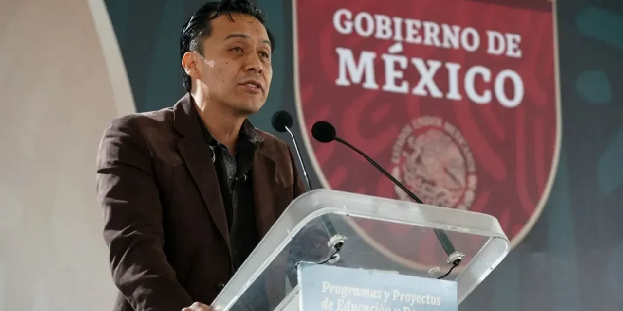 Más conflicto de la 4T: Expulsan a Marx Arriaga de la SEP