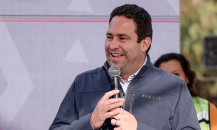 Javier Díaz arranca rehabilitación de la Plaza La Azteca