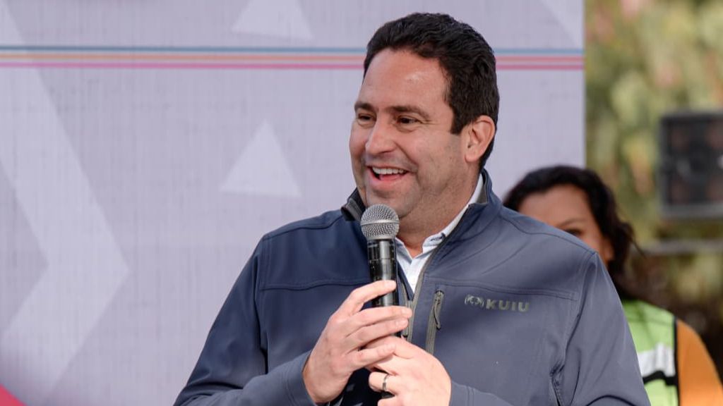 Javier Díaz arranca rehabilitación de la Plaza La Azteca