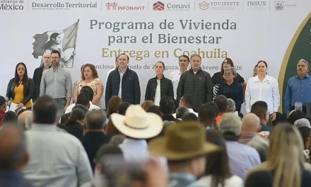 Acompaña Manolo Jiménez a Claudia Sheinbaum en su visita a Monclova; entregan 60 viviendas